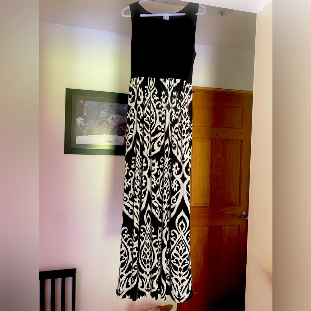 Beautiful black &. White sleeveless Maxi  dress XL
